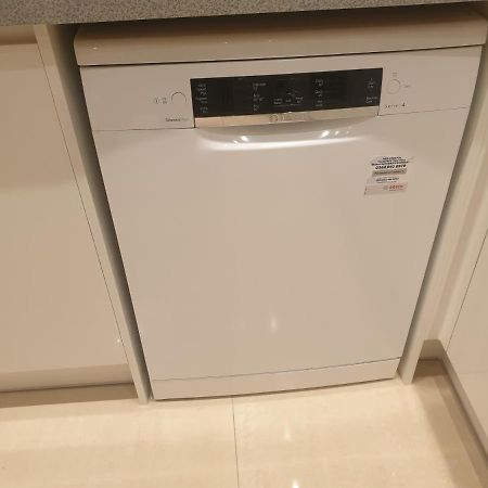 London Luxury 3 Bedroom 2 Bathrooms Flat 1 Min To Redbridge Station Free Parking & Wifi Wanstead Kültér fotó