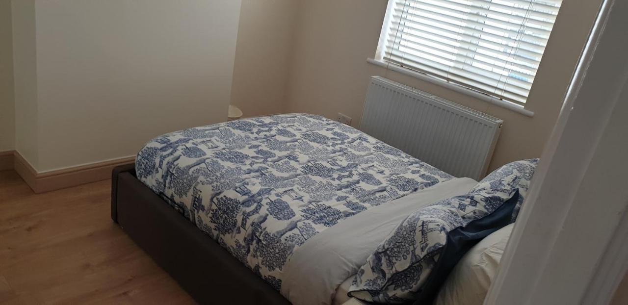 London Luxury 3 Bedroom 2 Bathrooms Flat 1 Min To Redbridge Station Free Parking & Wifi Wanstead Kültér fotó