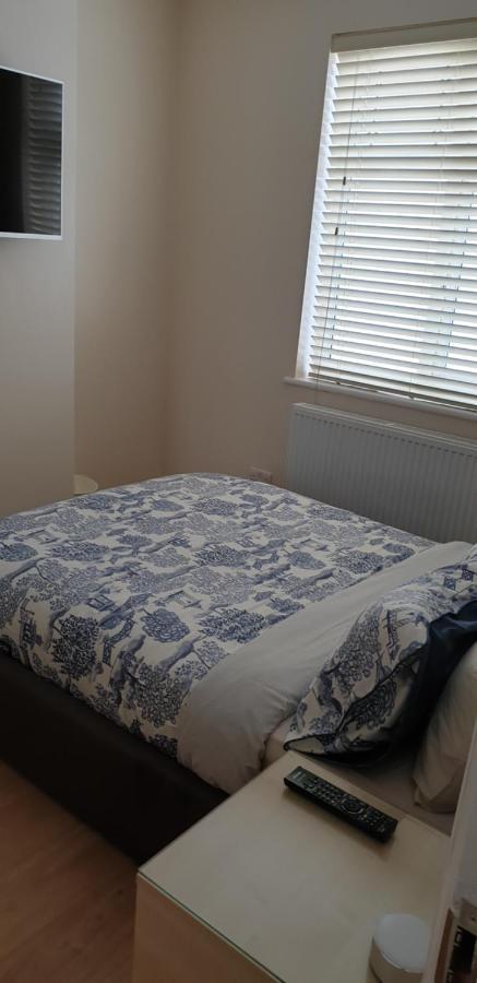 London Luxury 3 Bedroom 2 Bathrooms Flat 1 Min To Redbridge Station Free Parking & Wifi Wanstead Kültér fotó