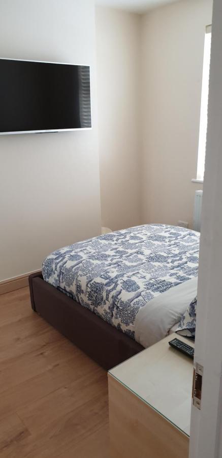 London Luxury 3 Bedroom 2 Bathrooms Flat 1 Min To Redbridge Station Free Parking & Wifi Wanstead Kültér fotó