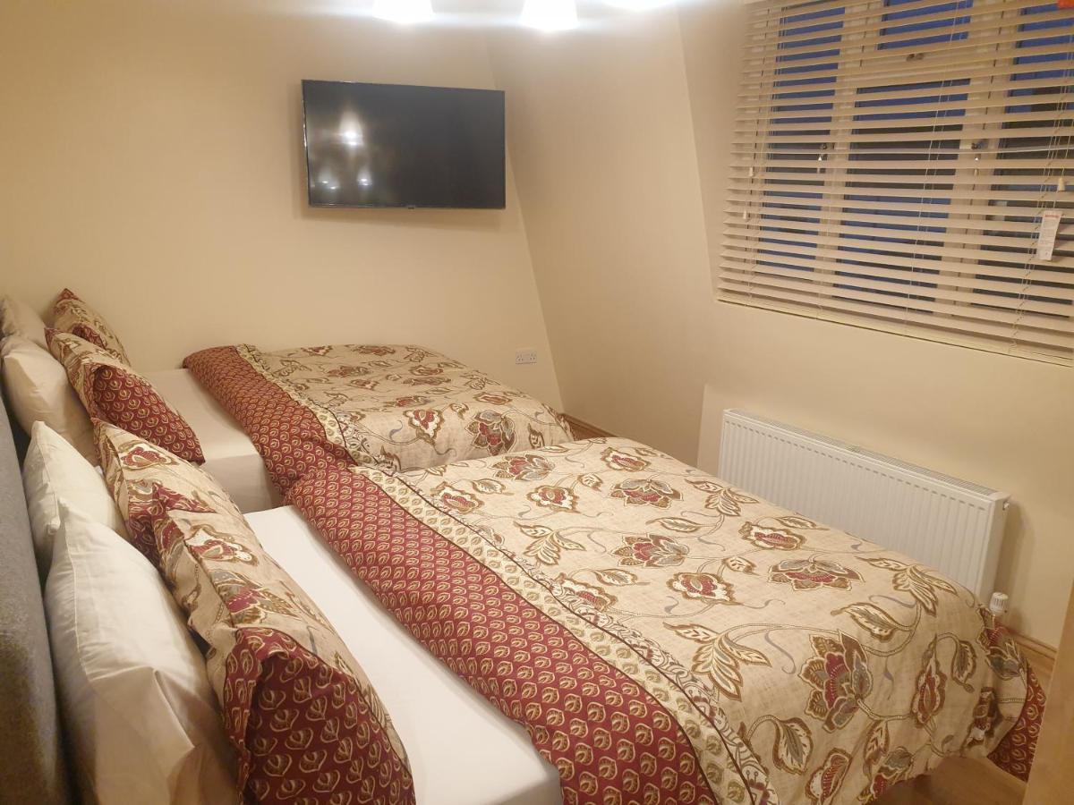 London Luxury 3 Bedroom 2 Bathrooms Flat 1 Min To Redbridge Station Free Parking & Wifi Wanstead Kültér fotó