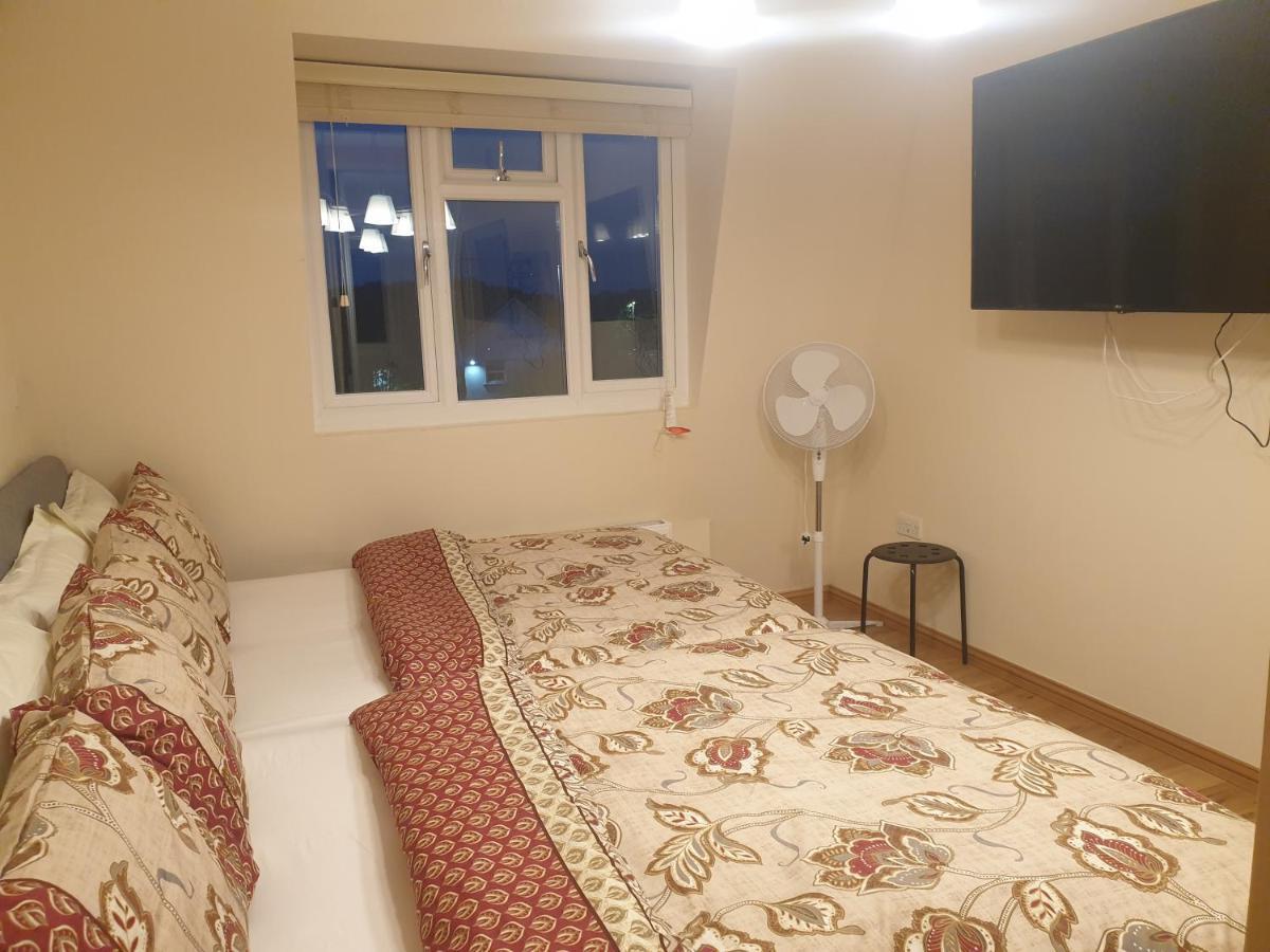 London Luxury 3 Bedroom 2 Bathrooms Flat 1 Min To Redbridge Station Free Parking & Wifi Wanstead Kültér fotó