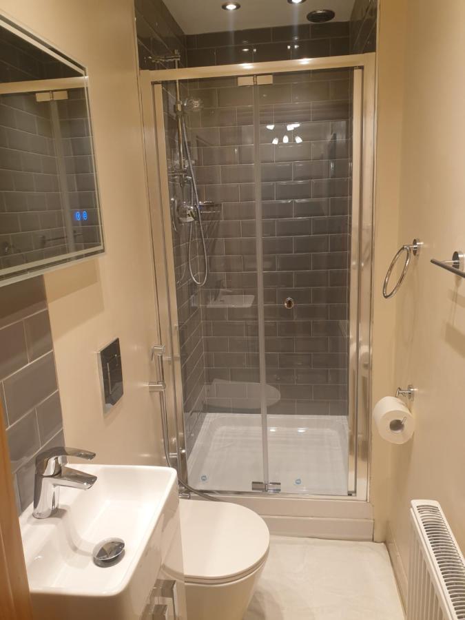 London Luxury 3 Bedroom 2 Bathrooms Flat 1 Min To Redbridge Station Free Parking & Wifi Wanstead Kültér fotó